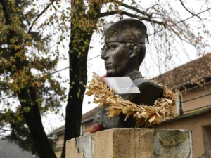 Spomen-bista narodnog heroja Vlade Obradovića Kamenog