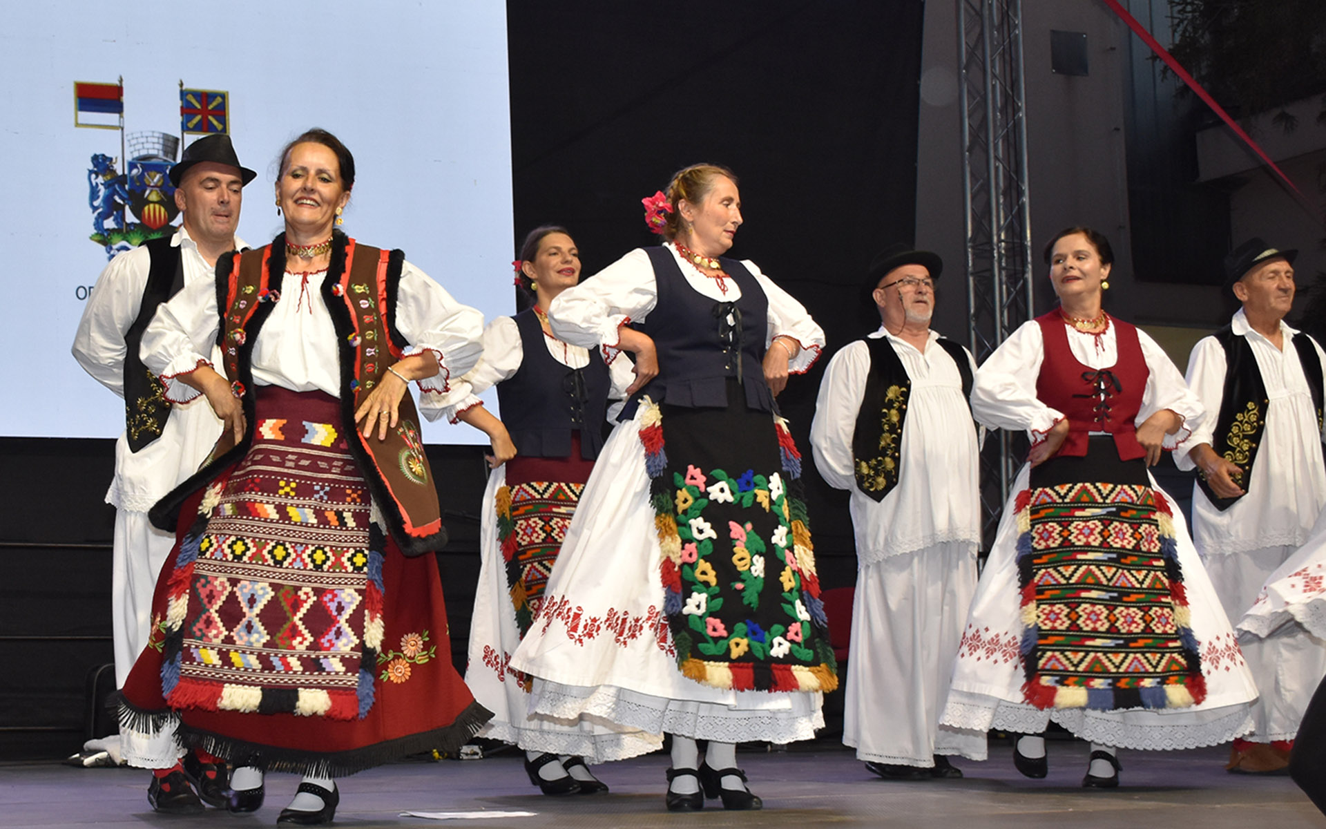 Друштво за неговање народне традиције &bdquo;Пећинци&ldquo;